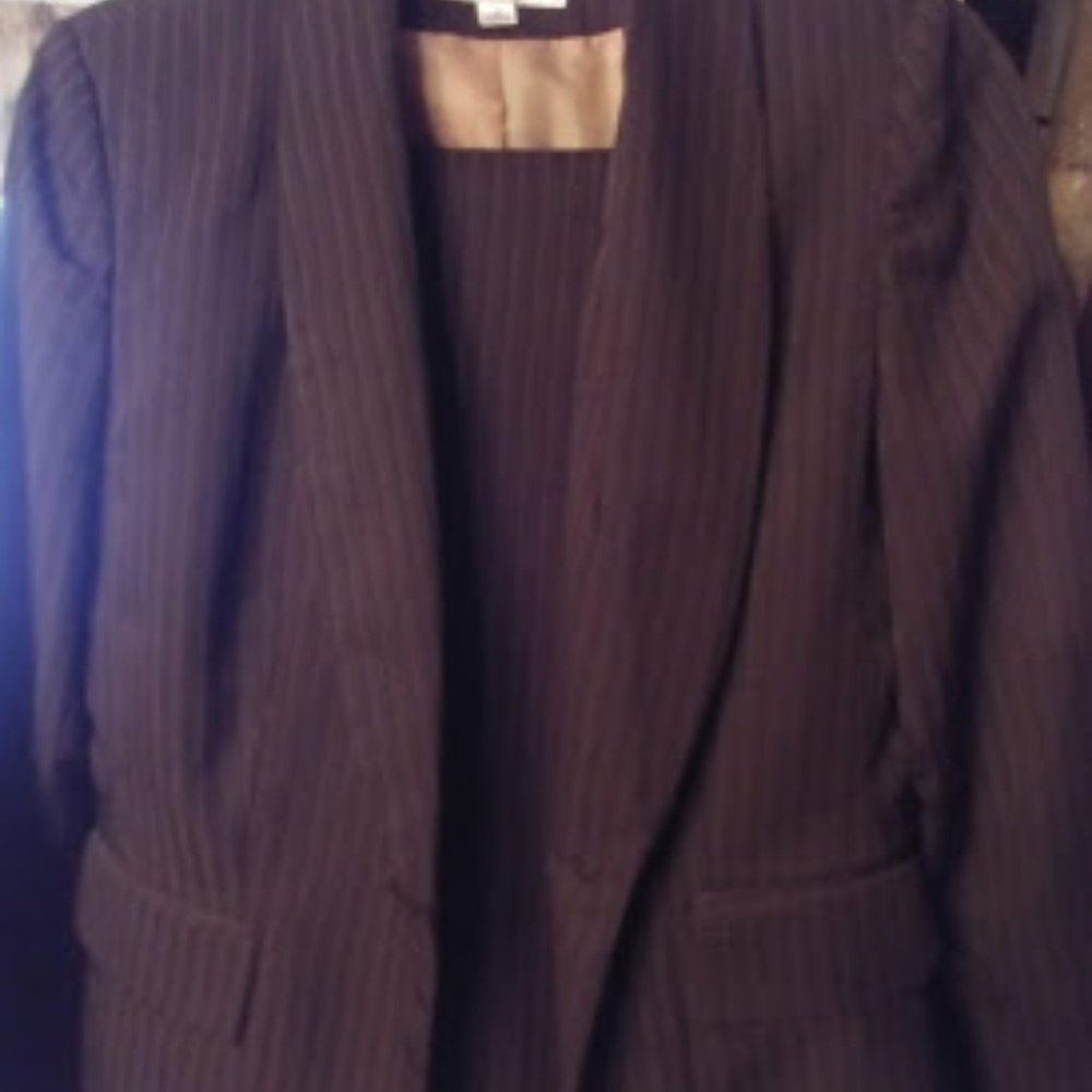 Le Suit Black Pants Suit with Pink Pin Stripe Size 8